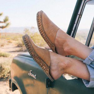 Mohinders Natural Leather Slides Size 9